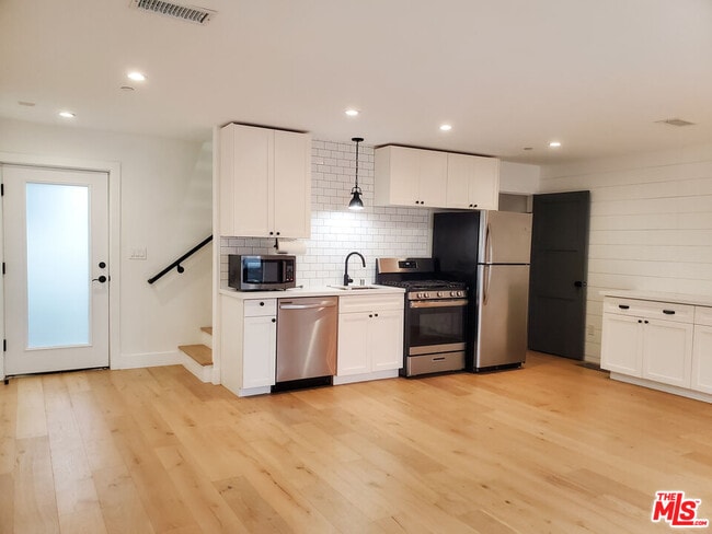 11221 Hannum Ave in Culver City, CA - Building Photo - Building Photo