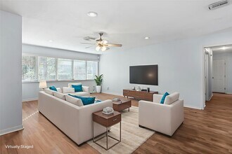 16 Harbor Ln in Kemah, TX - Building Photo - Building Photo