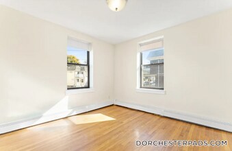 11 Victory Rd, Unit 27 in Boston, MA - Foto de edificio - Building Photo