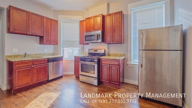 2608 W Potomac Ave in Chicago, IL - Building Photo - Building Photo