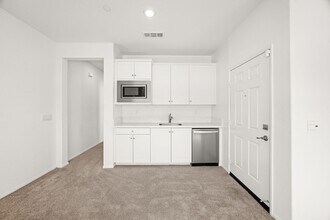 35286 Sorenstam Dr-Unit -Unit B in Beaumont, CA - Foto de edificio - Building Photo