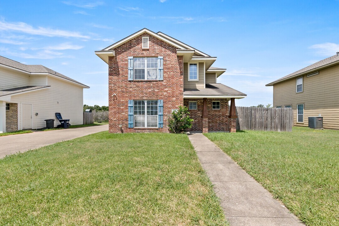 4003 Southern Trace Ct in College Station, TX - Building Photo
