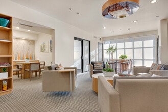 Township in Redwood City, CA - Foto de edificio - Building Photo