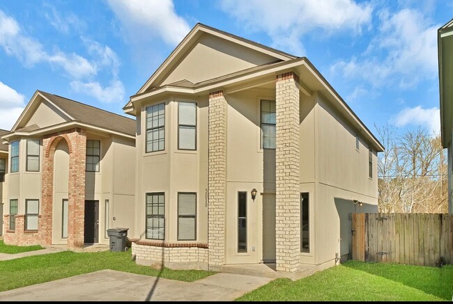 property at 3019 La Estancia Ln