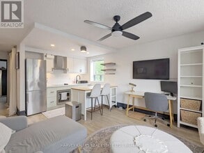 204-204 Kingston Rd in Toronto, ON - Building Photo - Building Photo