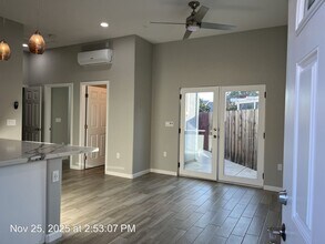 8371 Bergthold Way in Sacramento, CA - Foto de edificio - Building Photo