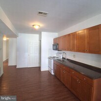 6006 Chestnut St in Philadelphia, PA - Building Photo