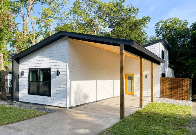 610 E 8th St in Bonham, TX - Building Photo - Building Photo