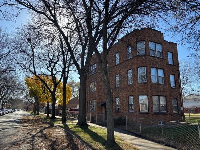 10904 S Avenue D in Chicago, IL - Building Photo - Building Photo