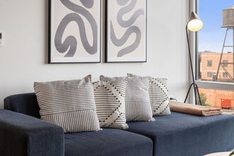 853 W Blackhawk St, Unit SI FL6-ID1466135P in Chicago, IL - Foto de edificio - Building Photo