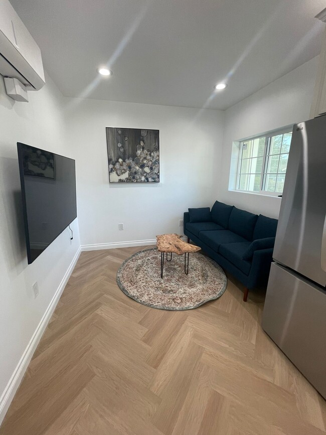 6908 Royer Ave in West Hills, CA - Building Photo - Building Photo