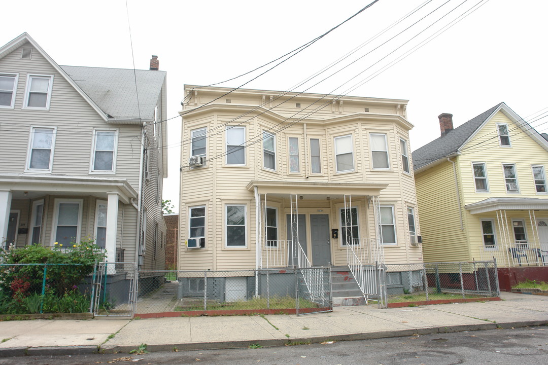 217-219 Broad St in Perth Amboy, NJ - Building Photo