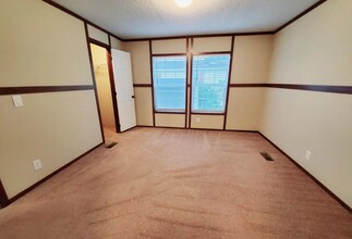 332 Fox Chase Blvd in Grand Blanc, MI - Foto de edificio - Building Photo