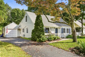 118 Lloyd Dr in Fairfield, CT - Foto de edificio - Building Photo