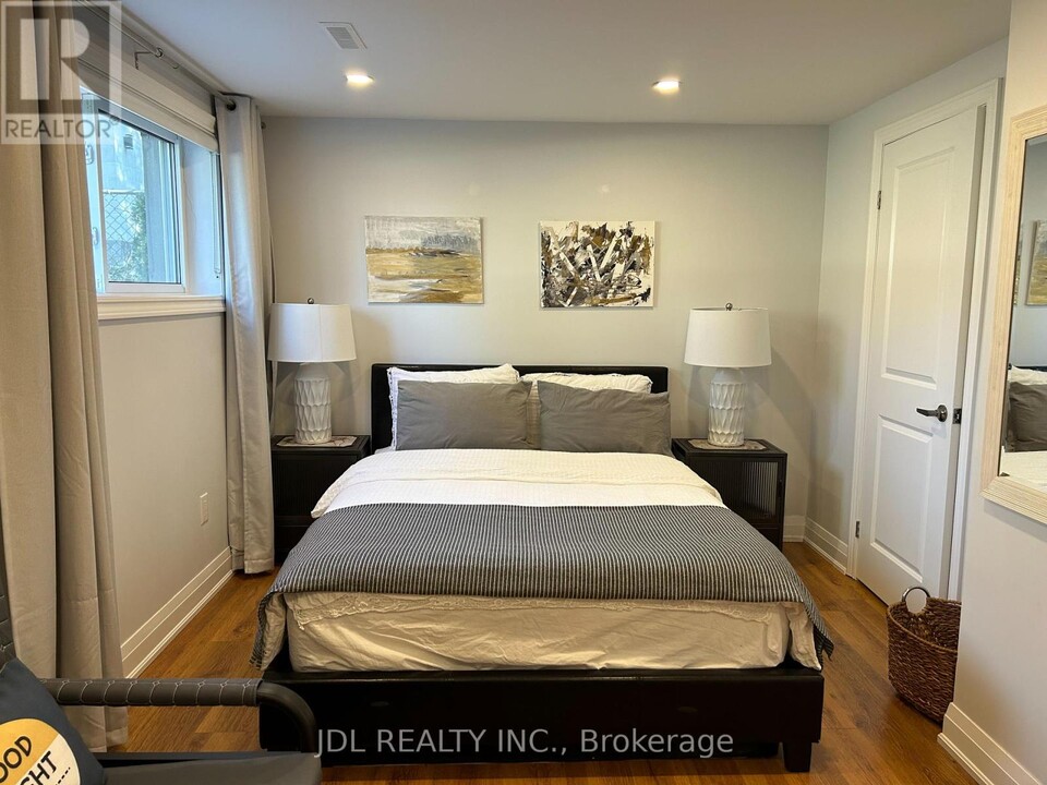 973 Willowdale Ave in Toronto, ON - Building Photo