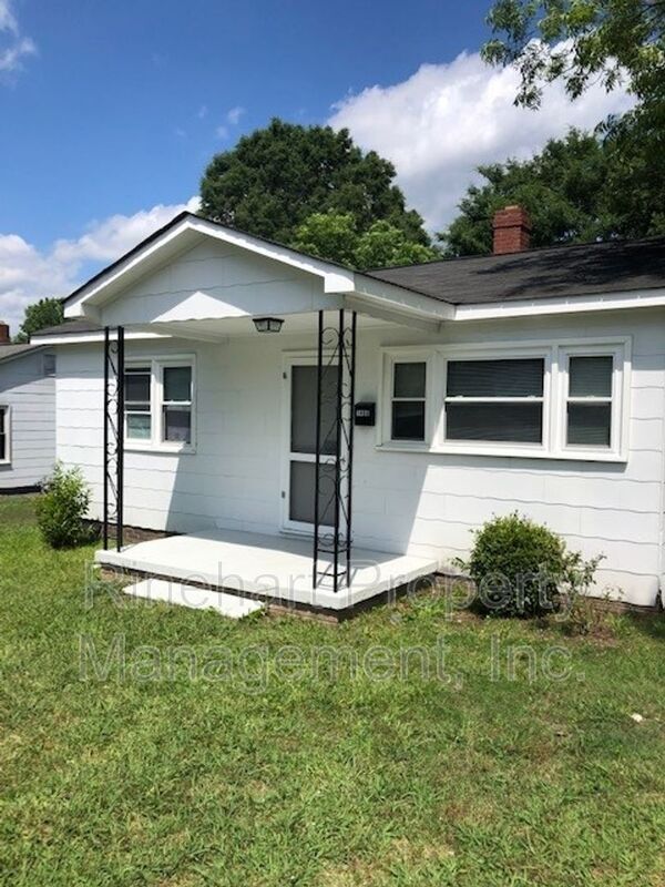 property at 1406 Edgewood Dr