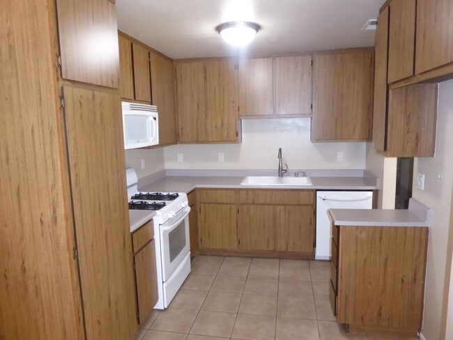 25687 Serena Dr in Santa Clarita, CA - Building Photo - Building Photo