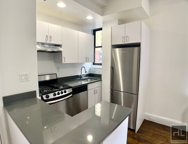 property at 140 E 46th St
