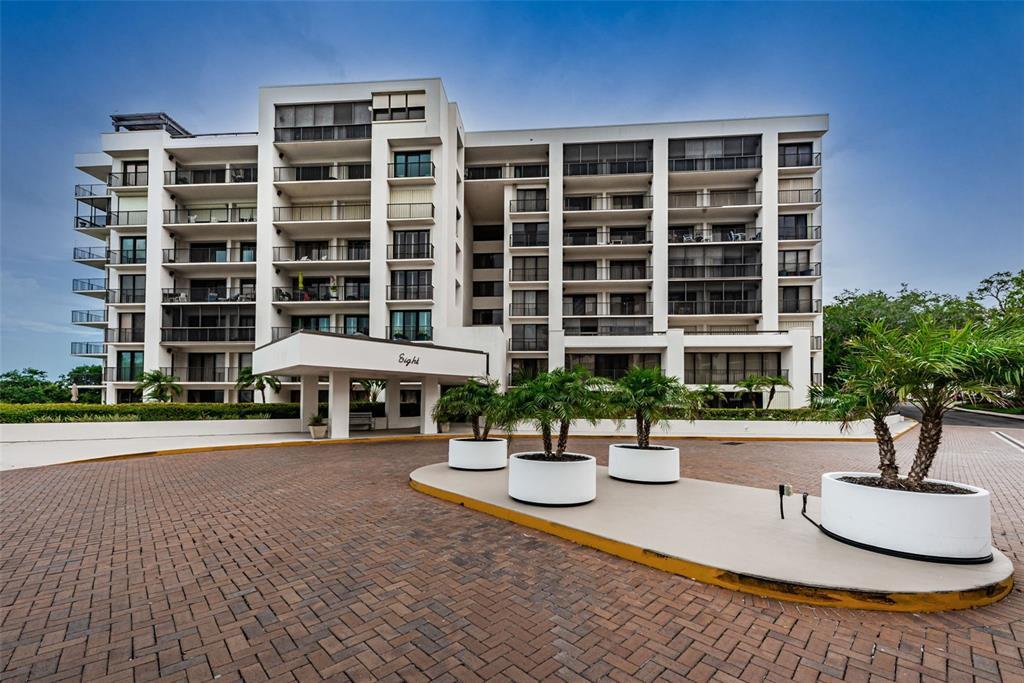 8 Belleview Blvd in Belleair, FL - Building Photo
