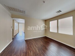658 Moonlight Stroll St in Henderson, NV - Building Photo - Building Photo