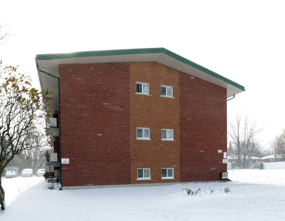 722 Glen Forrest Blvd in Waterloo, ON - Building Photo