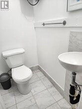 25 W 4th St in Hamilton, ON - Building Photo - Building Photo