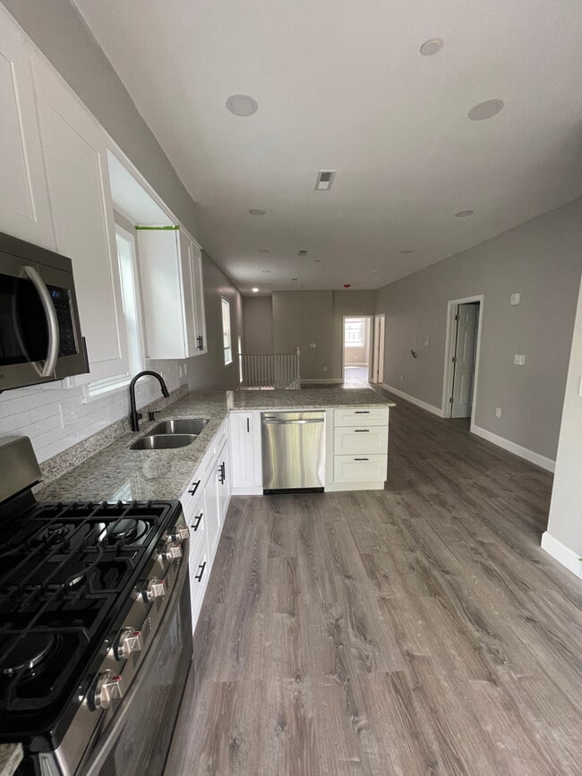 34 Falcon St, Unit 2