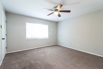 1042 Alpug Ave in Oviedo, FL - Building Photo - Building Photo