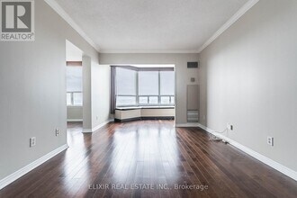 135 Hillcrest Ave in Mississauga, ON - Building Photo - Building Photo