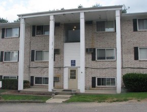 Riverside Apartments and Virginia Manor in Marshall, MI - Building Photo - Building Photo