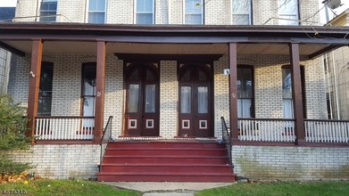70-72 Jackson Ave in North Plainfield, NJ - Foto de edificio - Building Photo