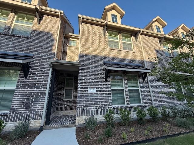 313 Blackthorne Dr