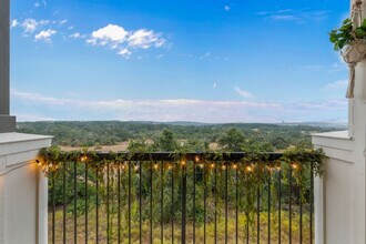 9301 Old Bee Caves Rd in Austin, TX - Foto de edificio - Building Photo