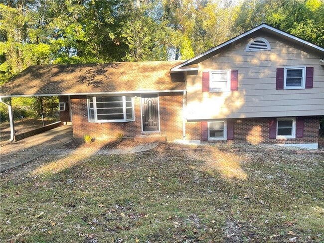 1025 N Hill Rd in Fayetteville, NC - Building Photo - Building Photo