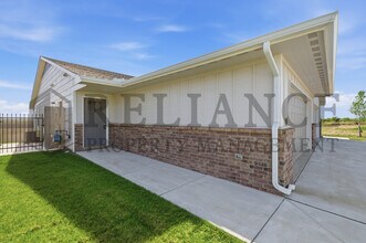 622 W 50th St S in Wichita, KS - Foto de edificio - Building Photo