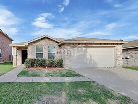 8427 Cotton Valley Ln in Arlington, TX - Building Photo