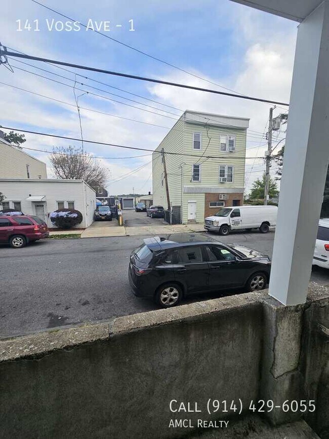 141 Voss Ave-Unit -1 in Yonkers, NY - Building Photo - Building Photo