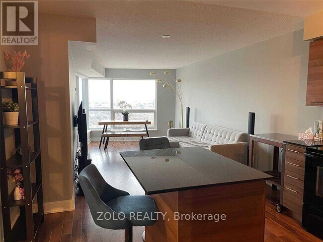 135 Village Green Square in Toronto, ON - Building Photo - Building Photo