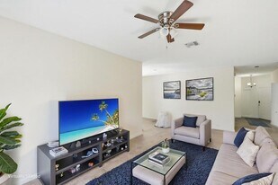 1239 Sussex St in Boynton Beach, FL - Building Photo
