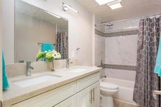 3080 Island Ave, Unit B in San Diego, CA - Building Photo - Building Photo