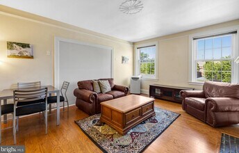 3507 N Charles St, Unit 201 in Baltimore, MD - Foto de edificio - Building Photo