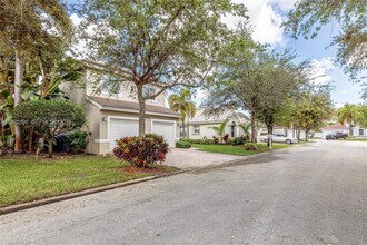 4913 SW 32nd Way in Fort Lauderdale, FL - Building Photo - Building Photo