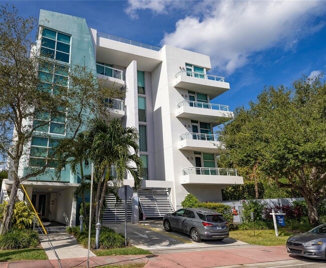 property at 2020 Prairie Ave