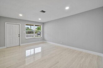3048 N Dixie Hwy in Boca Raton, FL - Building Photo - Building Photo