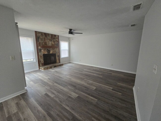 1006 Wood Creek Dr in Fayetteville, NC - Building Photo - Building Photo