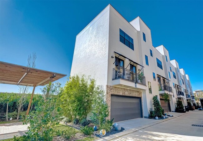 property at 1256 N Post Oak Rd