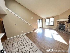 12093 W Cross Dr in Littleton, CO - Building Photo - Building Photo