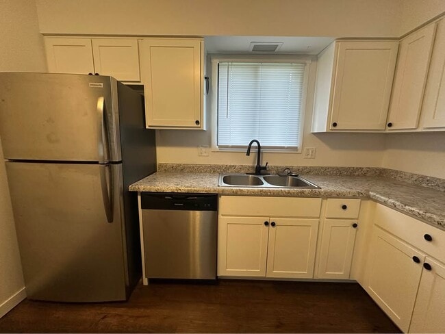 935 Boston Way in Coralville, IA - Building Photo - Building Photo