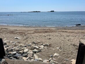 247 Ocean Ave, Unit 2 in Marblehead, MA - Foto de edificio - Building Photo