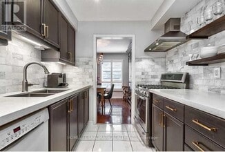 2006 Glenada Crescent in Oakville, ON - Building Photo - Building Photo